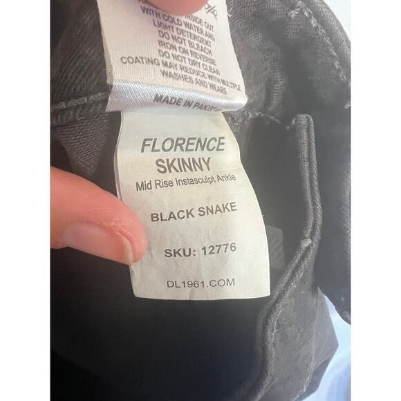 NWT DL1961 Jeans / Black-Snakeskin Pattern / Size 31 - Picture 8 of 11